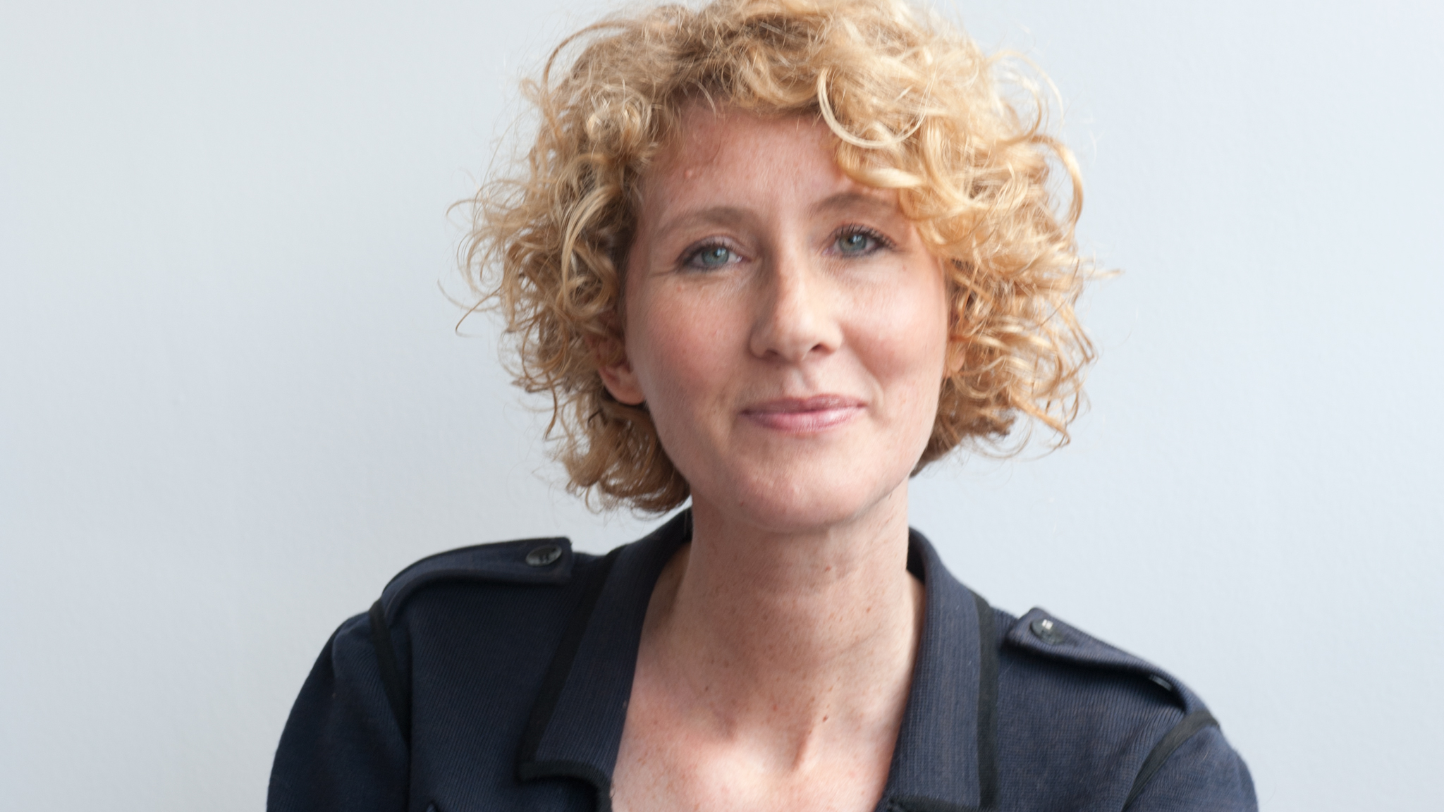 Willeke Jongejan (warm neutrals) Mit ihrer langjährigen Erfahrung und Design-Expertise entwickelt Willeke Jongejan Farbkollektionen und andere Beratungs-Tools, die uns helfen, unsere Lieblingsfarbe zu finden.