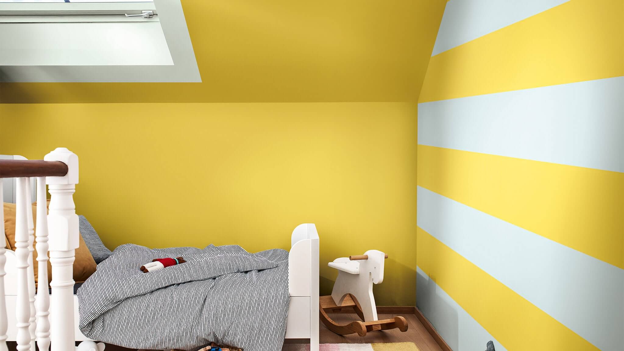 Ein Kinderzimmer mit einer dynamischen Farbpalette und energiegeladenen Streifen cf20_play_color_palette_kids_room